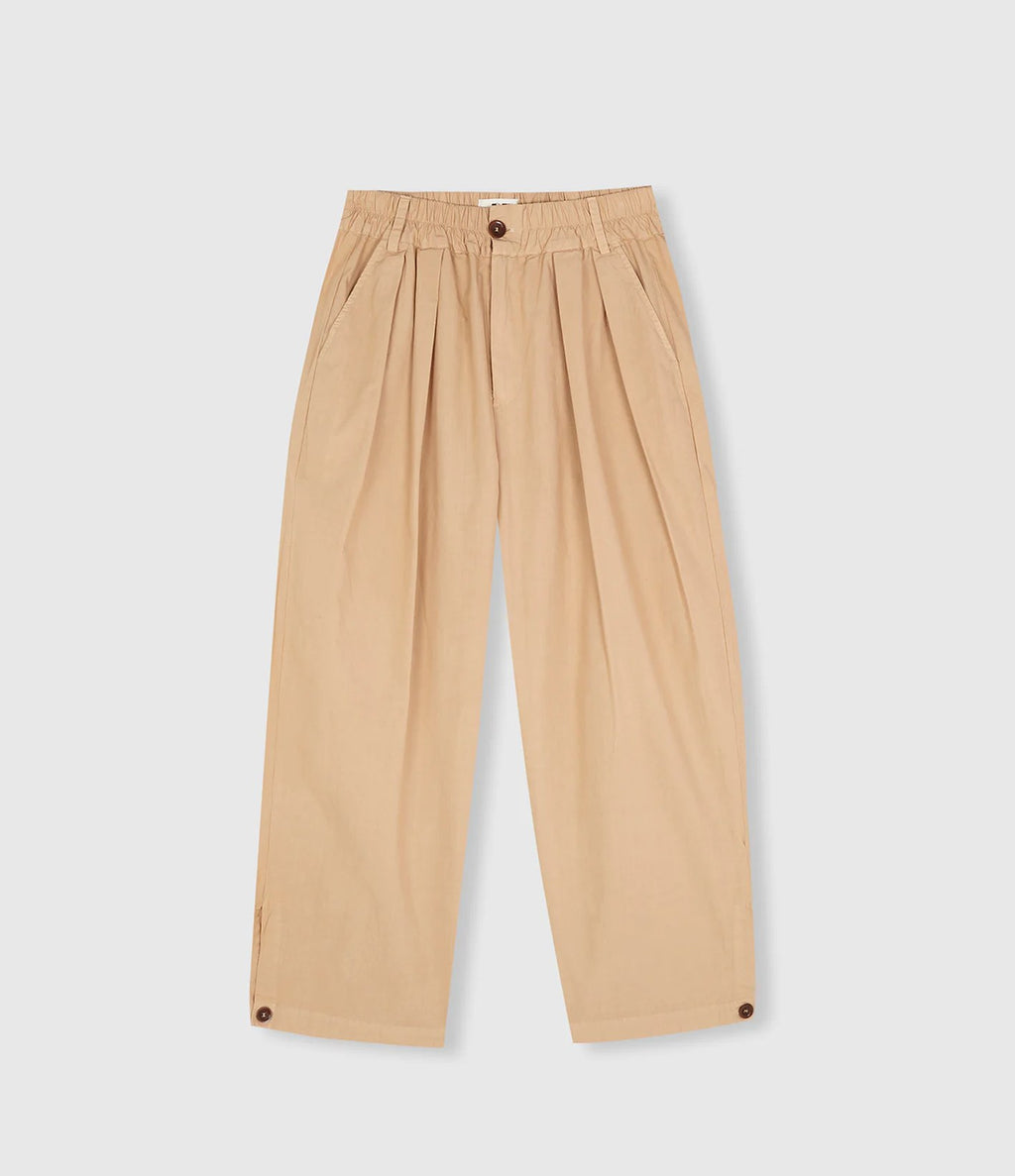 Beatriz Furest Robin Camel