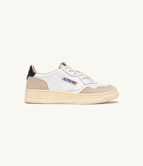 Zapatillas Autry Medalist Low blanco arena azul marino — vista 1