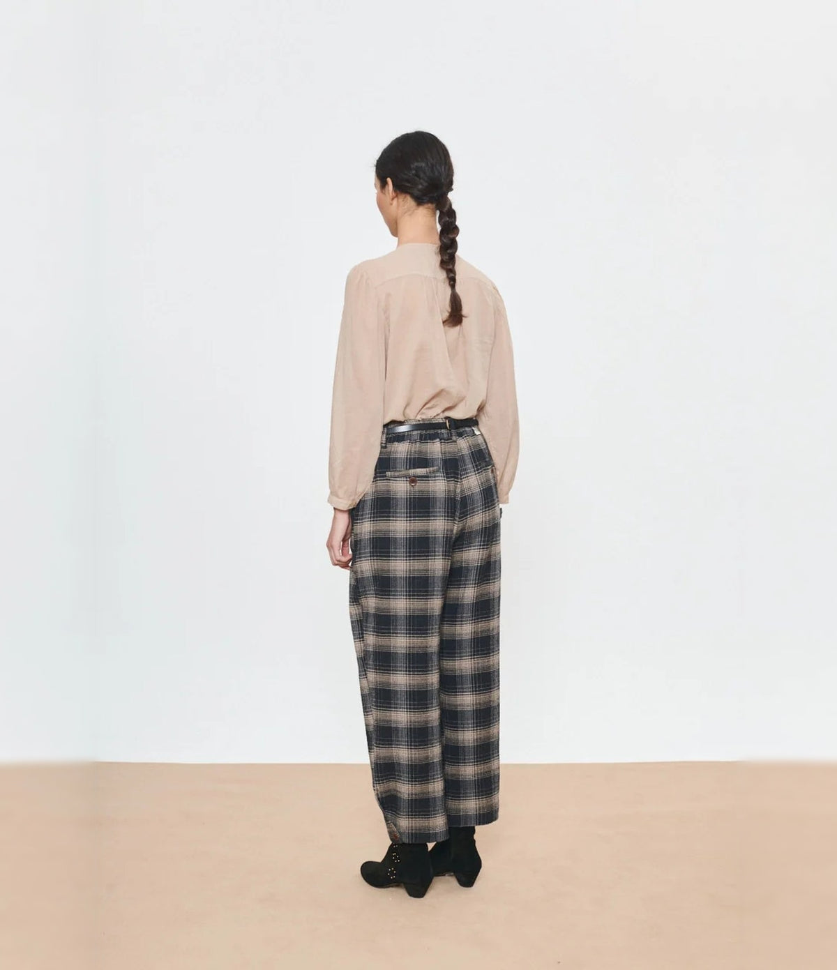 Beatriz Furest Robin Black Trench