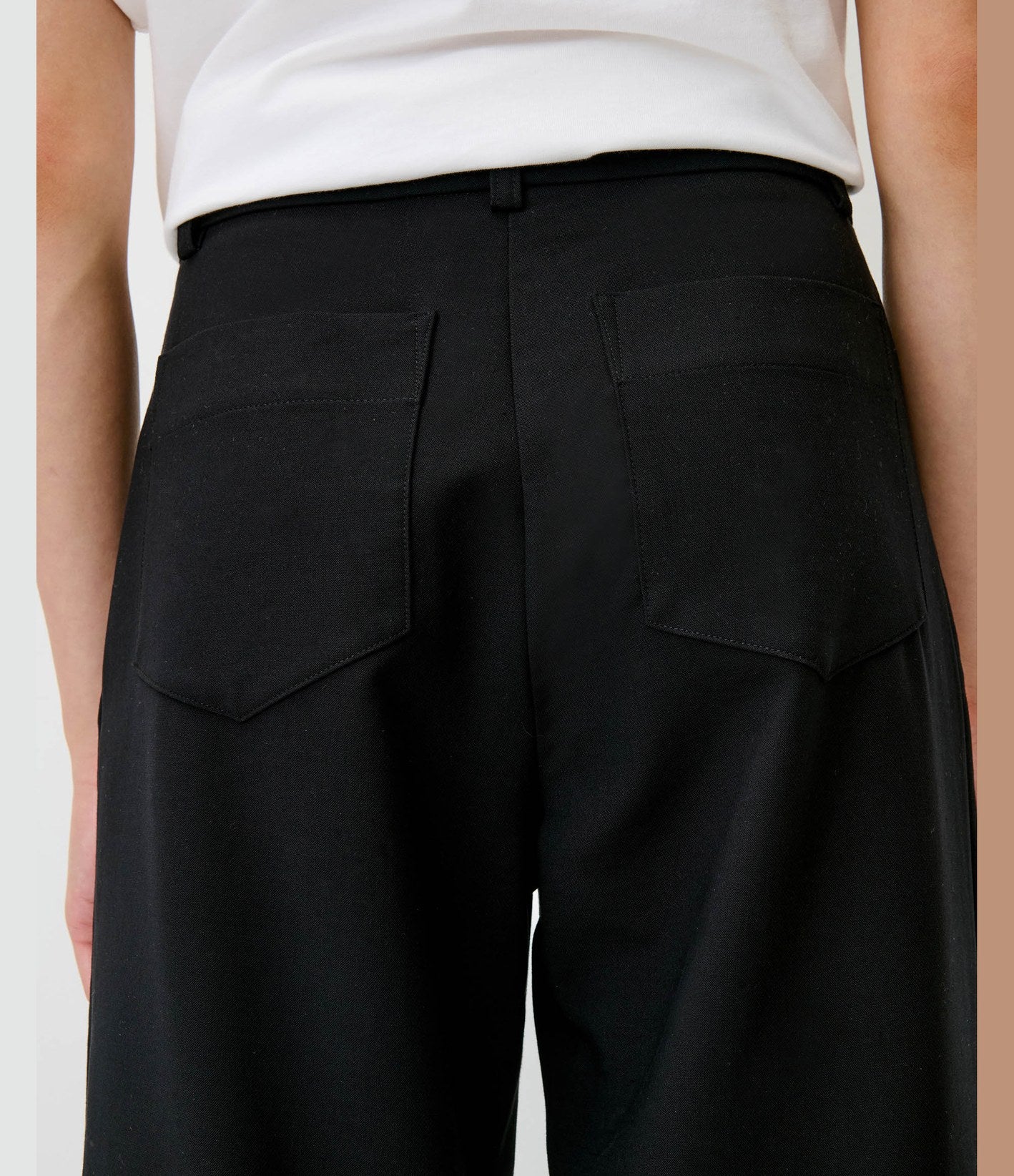 Sessun Hudkin Pantalón Negro