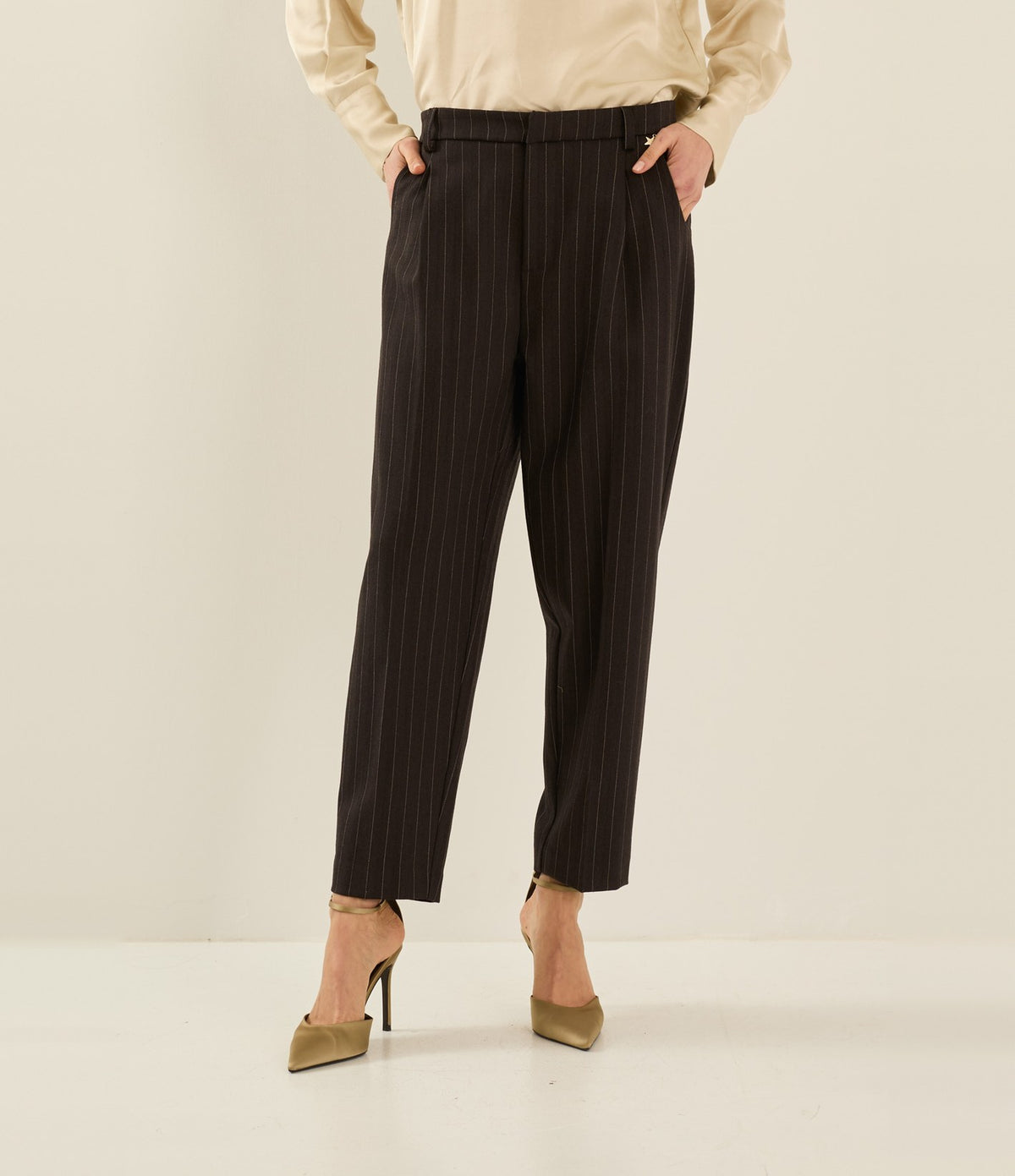 Souvenir Pantalón Raya Diplomática Marrón Oscuro - vista 1