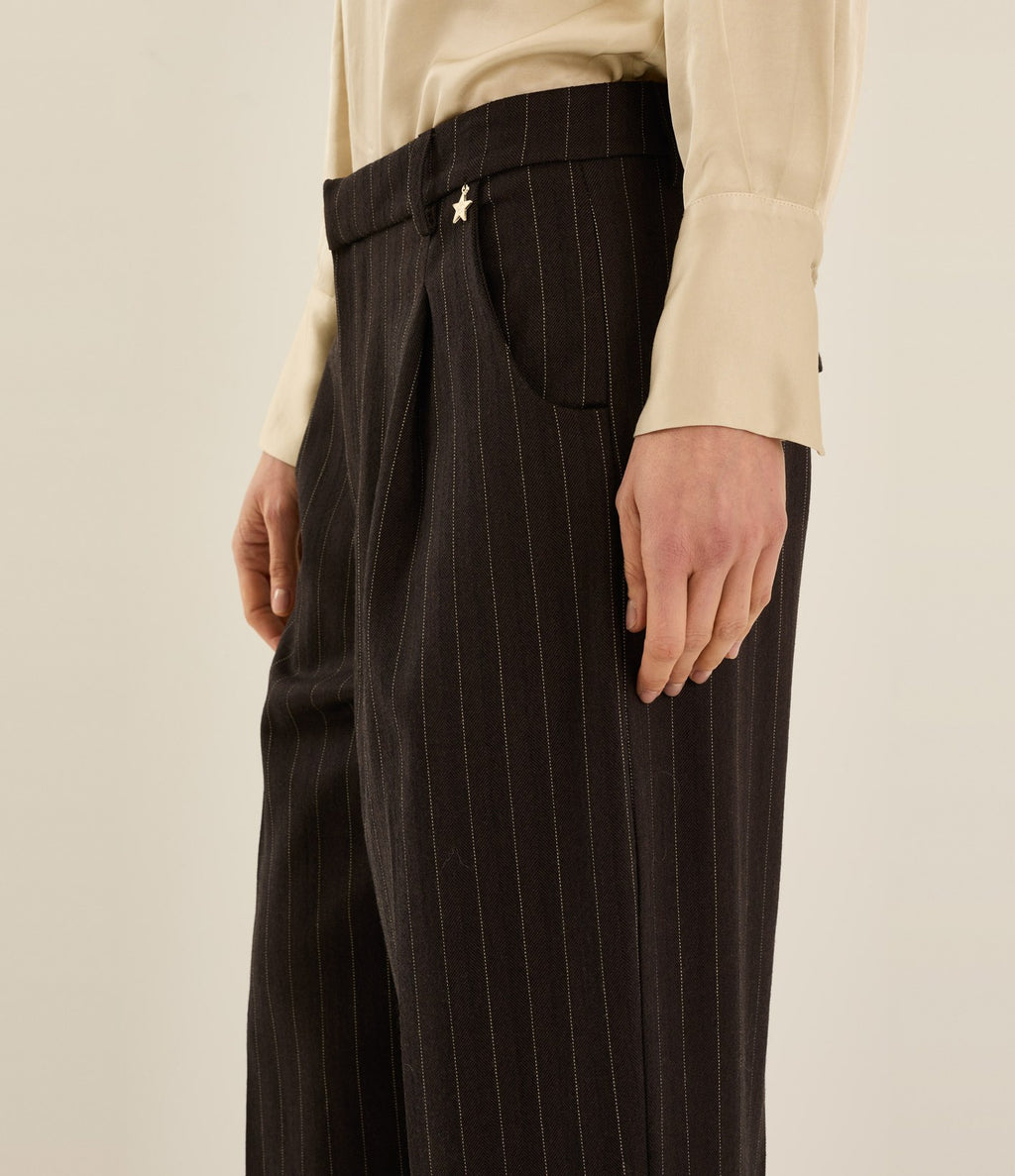 Souvenir Pantalón Raya Diplomática Marrón Oscuro - vista 3