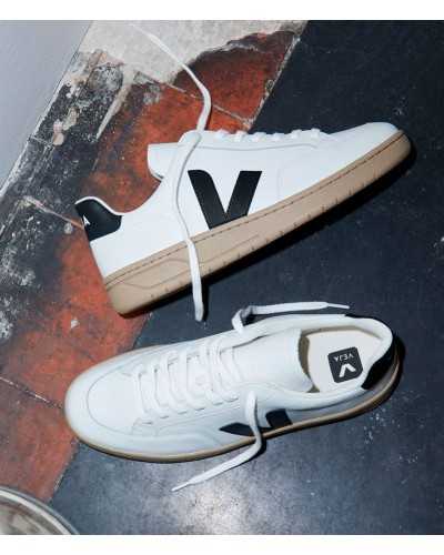 Veja V-12 Extra White Black Dune | VEJA - Acheter en ligne chez Sune